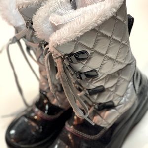 Kids snow boots size 2